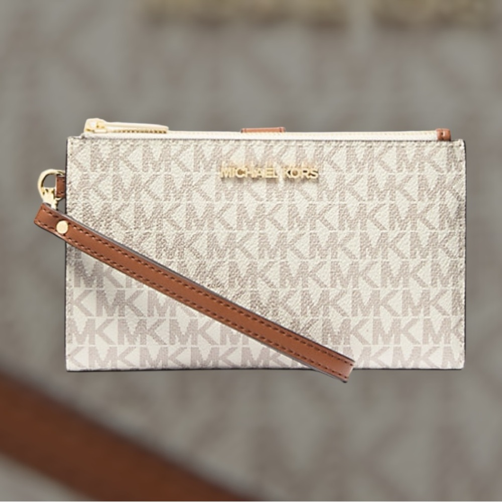 Michael Kors Vanilla Jet Set Travel Signature L…